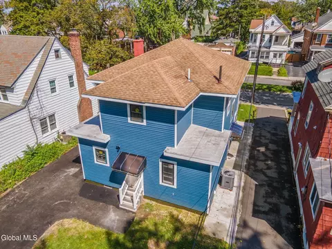 View/Area - 1710 Eastern Pkwy, Schenectady, NY 12309 photo 2 of 3