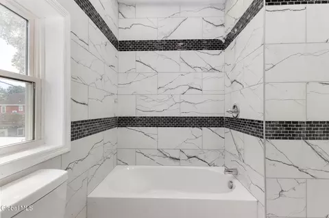 Bath - 1710 Eastern Pkwy, Schenectady, NY 12309 photo 8 of 11