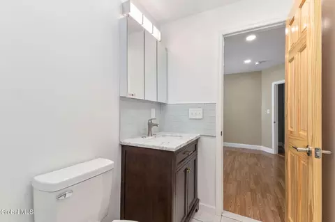 Bath - 1710 Eastern Pkwy, Schenectady, NY 12309 photo 6 of 11