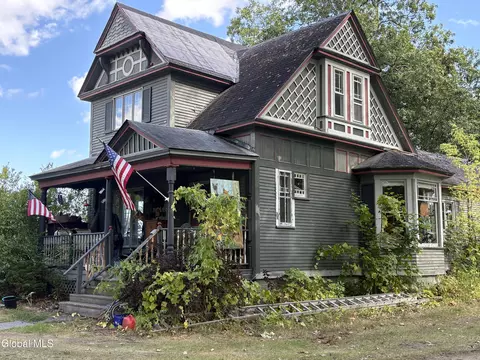 48 Spring St, Port Henry, NY 12974