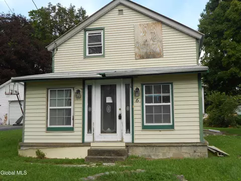 6 Center St, Stillwater, NY 12170