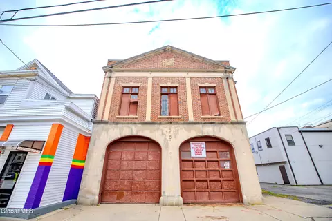 Exterior - 907 Albany St, Schenectady, NY 12307 photo 3 of 3