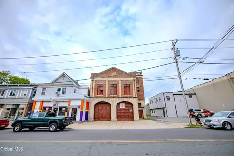 Exterior - 907 Albany St, Schenectady, NY 12307 photo 2 of 3