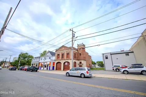 Exterior - 907 Albany St, Schenectady, NY 12307 photo 1 of 3
