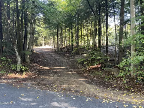 337 Thomas Rd, Lake Luzerne, NY 12846
