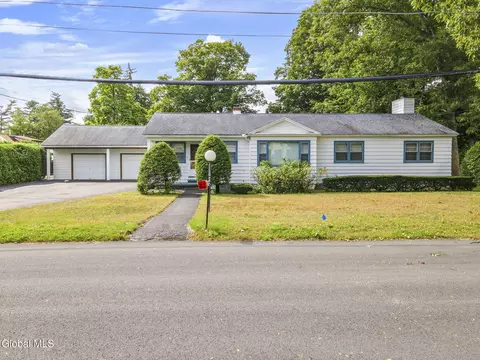 9 Pettis St, Lake George, NY 12845
