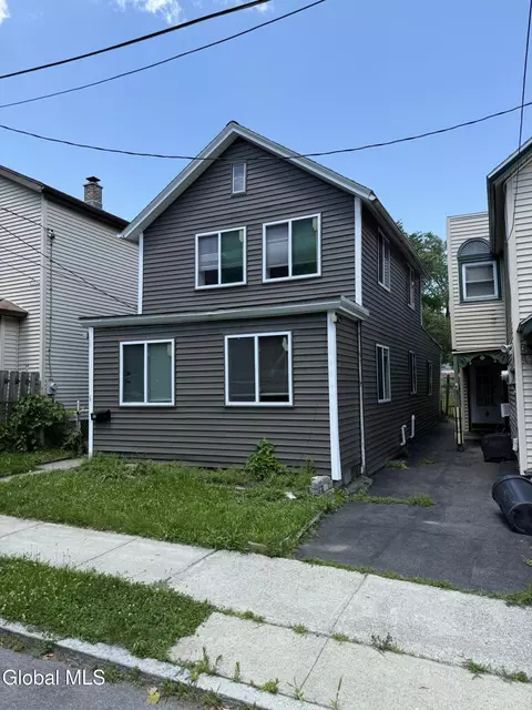 65 Dale St, Rensselaer, NY 12144