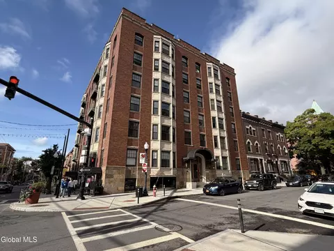 352 State St #3D, Albany, NY 12210