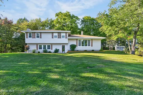 313 Pine Cir, Claverack, NY 12513