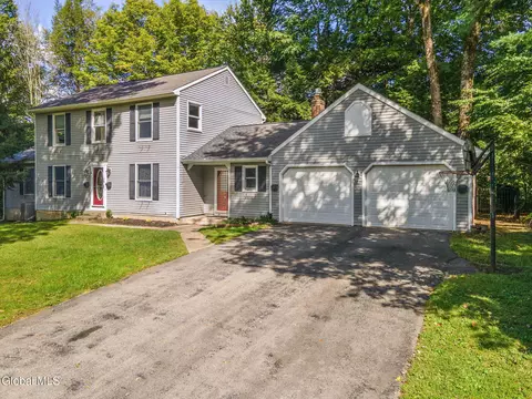 48 Castleberry Dr, Gansevoort, NY 12831