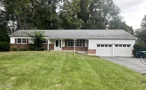 25 Locust Ln, Clifton Park, NY 12065