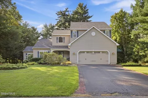 40 Lehland Dr, Queensbury, NY 12804