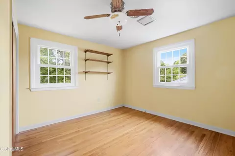 Bedroom - 1015 Tomahawk Trl, Scotia, NY 12302 photo 2 of 8