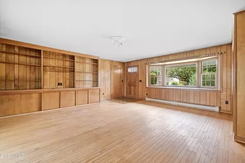Living - 1015 Tomahawk Trl, Scotia, NY 12302 photo 2 of 6