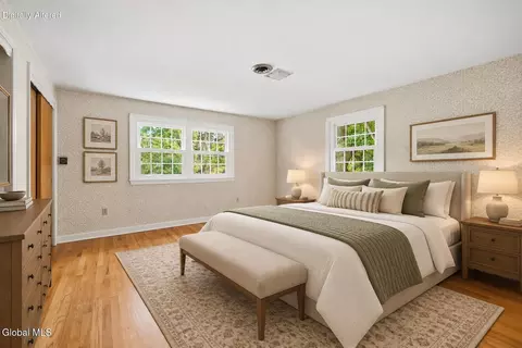 Bedroom - 1015 Tomahawk Trl, Scotia, NY 12302 photo 5 of 8