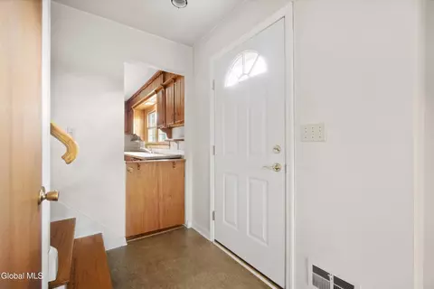 Entry Way - 1015 Tomahawk Trl, Scotia, NY 12302 photo 1 of 1
