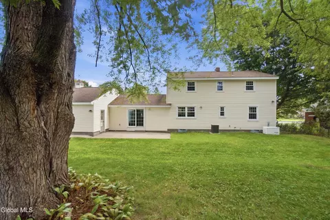 Exterior - 1015 Tomahawk Trl, Scotia, NY 12302 photo 3 of 4