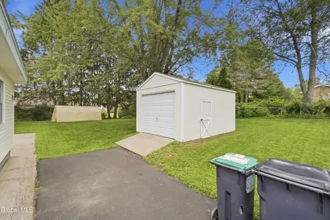 Exterior - 1015 Tomahawk Trl, Scotia, NY 12302 photo 1 of 4