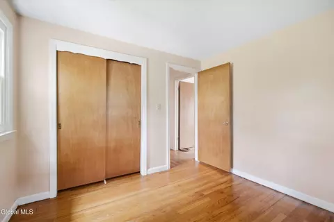 Bedroom - 1015 Tomahawk Trl, Scotia, NY 12302 photo 7 of 8