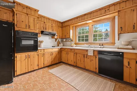 Kitchen - 1015 Tomahawk Trl, Scotia, NY 12302 photo 1 of 4