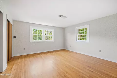 Bedroom - 1015 Tomahawk Trl, Scotia, NY 12302 photo 6 of 8