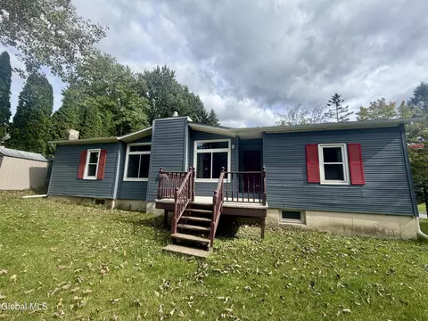 31 Penny Ln, Averill Park, NY 12018