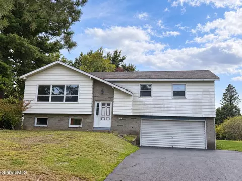 39 Zelenke Dr, Wynantskill, NY 12198