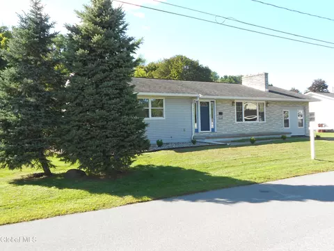 121 N 7th Ave, Mechanicville, NY 12118