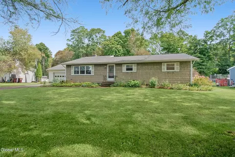 3 Empire Dr, Poestenkill, NY 12140