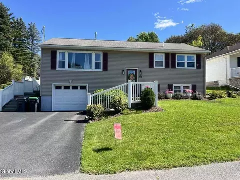 112 Seneca St, Troy, NY 12180