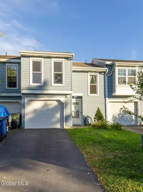 15 Fox Hollow Sq, Cohoes, NY 12047