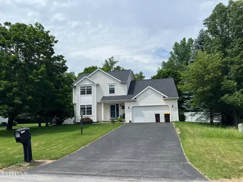3 Plum Ct, Gansevoort, NY 12831