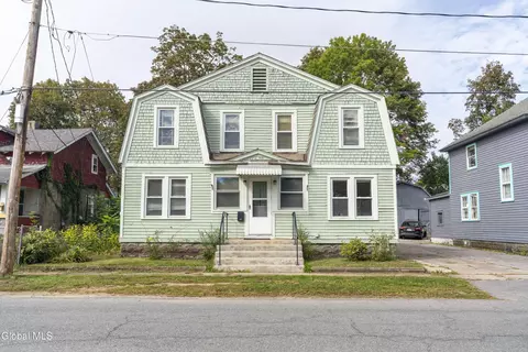 27 Woodard St, Glens Falls, NY 12801