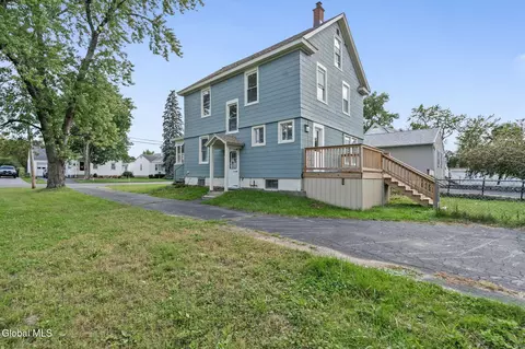 21 Bruen Ct, Rensselaer, NY 12144