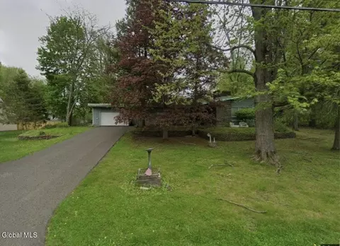 16 Meadow Dr, Troy, NY 12180
