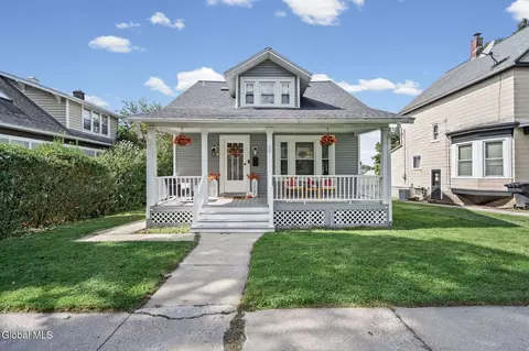 869 7th Ave, Troy, NY 12182