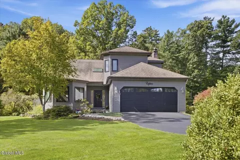 18 Pinion Pine Ln, Queensbury, NY 12804