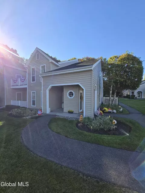 1811 Hampton Place Blvd, Troy, NY 12180