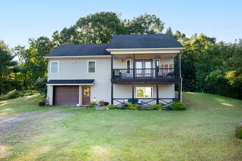 419 Verbeck Ave, Schaghticoke, NY 12154