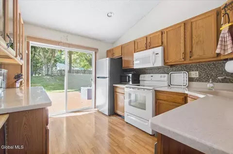 Kitchen - 22 Cromwell Dr, Halfmoon, NY 12065 photo 1 of 5