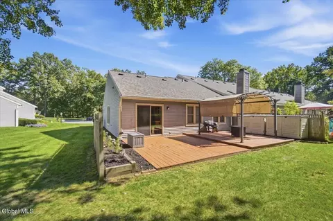 Exterior - 22 Cromwell Dr, Halfmoon, NY 12065 photo 4 of 7