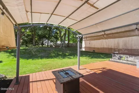 Exterior - 22 Cromwell Dr, Halfmoon, NY 12065 photo 7 of 7