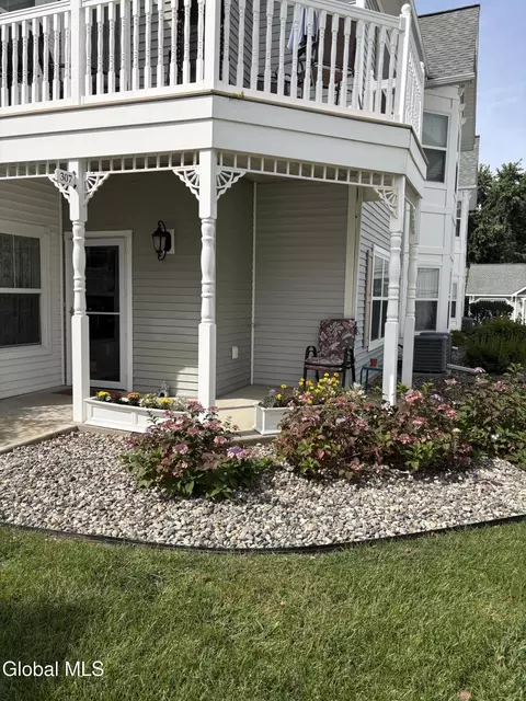 307 Kelly Cir, Altamont, NY 12009