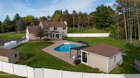 88 New Rd, East Greenbush, NY 12061