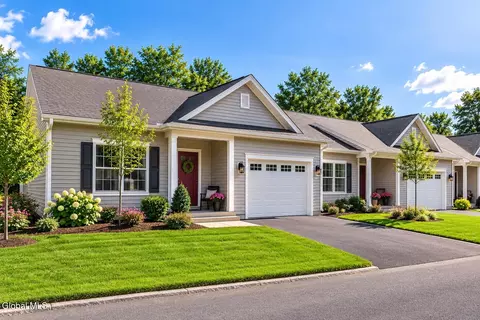 6 Hawkeye Trl, Ticonderoga, NY 12883