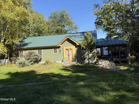 61 Mullen Bay Ln, Westport, NY 12993