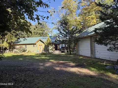 61 Mullen Bay Ln, Westport, NY 12993