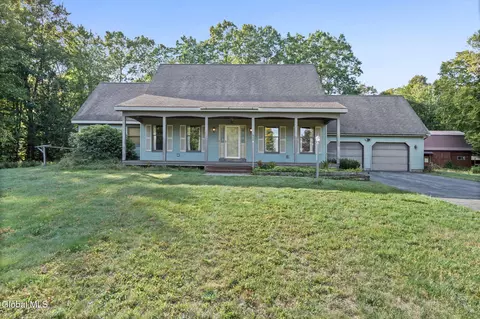 5525 Mack Rd, Galway, NY 12074