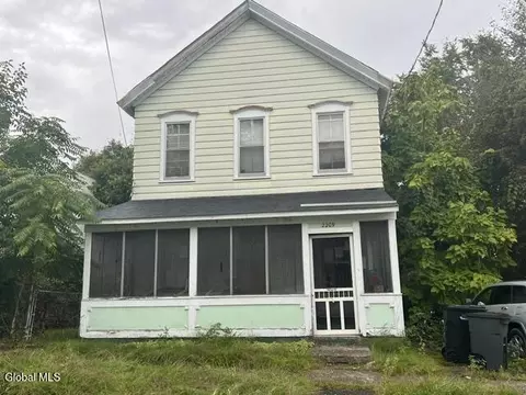2209 12th St, Troy, NY 12180
