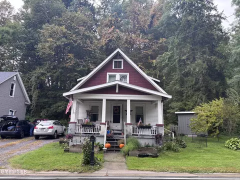 81 Ft Johnson Ave, Fort Johnson, NY 12070